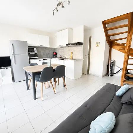 Hébergement de vacances Maison Climatisée Avec Parking Privé - 6 Personnes *